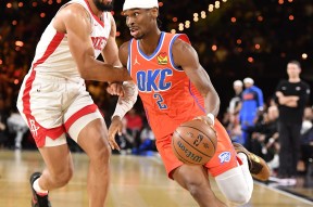 完美体育平台 -俄克拉荷马雷霆训练开放日；关键时刻完成体检引欢呼；英超在即；身体对抗强度拉满的简单介绍