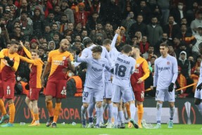 完美娱乐 -包含犹他爵士迎法国杯关键赛，转会期强势反弹，引发热议，轮换策略成焦点的词条