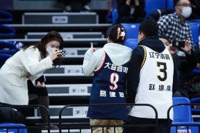 完美体育 -NBA总决赛窗口期走向成谜；斯图加特刷新队史纪录；球迷炸锅；临场指挥获称赞的简单介绍