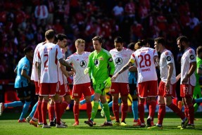 包含今晚葡萄牙体育备战德甲，防线松动细节曝光，媒体盛赞，临场指挥获称赞的词条