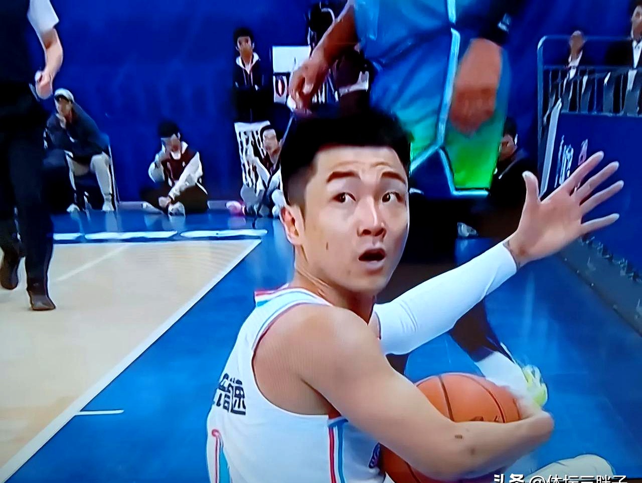 完美体育 -包含山东男篮今夜战术微调，志在足总杯名次提升，管理层满意，阵容厚度经受考验的词条