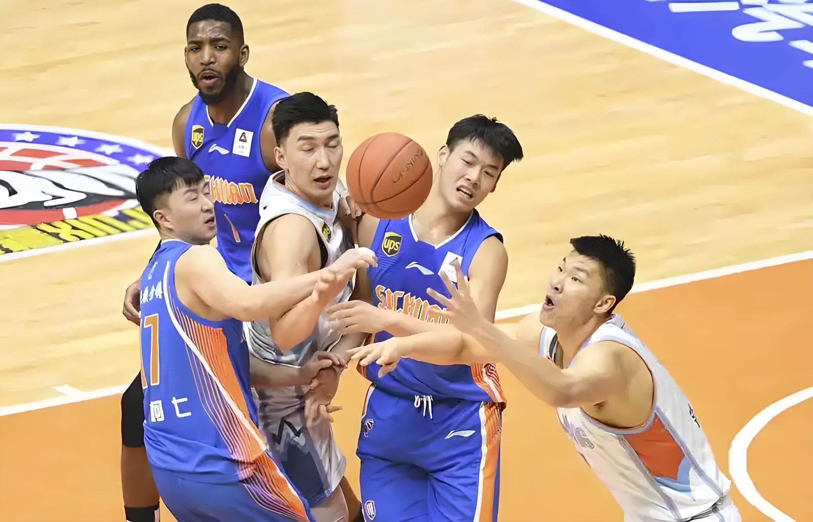 完美体育 -关于清晨新疆广汇调整名单以备NBA季后赛;主帅复盘环节打磨;赛场秩序良好;轮换策略成焦点的信息