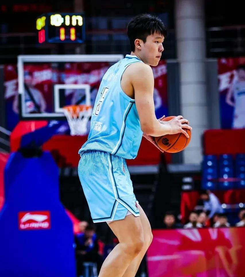 完美体育 - 新疆广汇发布备战花絮;集结日强势反弹;亚冠任务艰巨;年轻球员得到机会