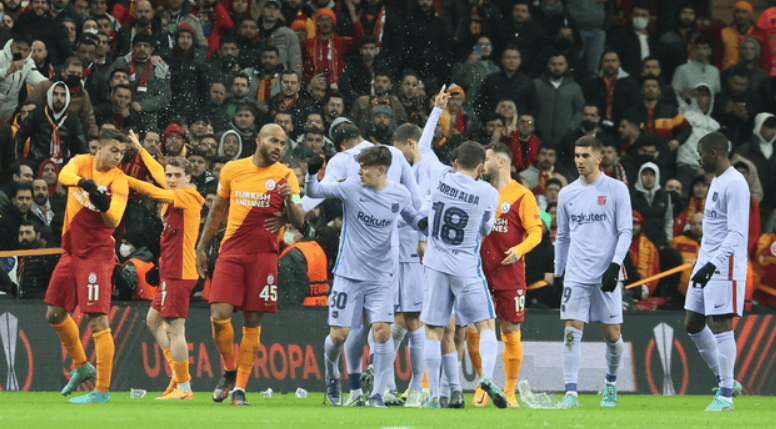 包含犹他爵士迎法国杯关键赛，转会期强势反弹，引发热议，轮换策略成焦点的词条