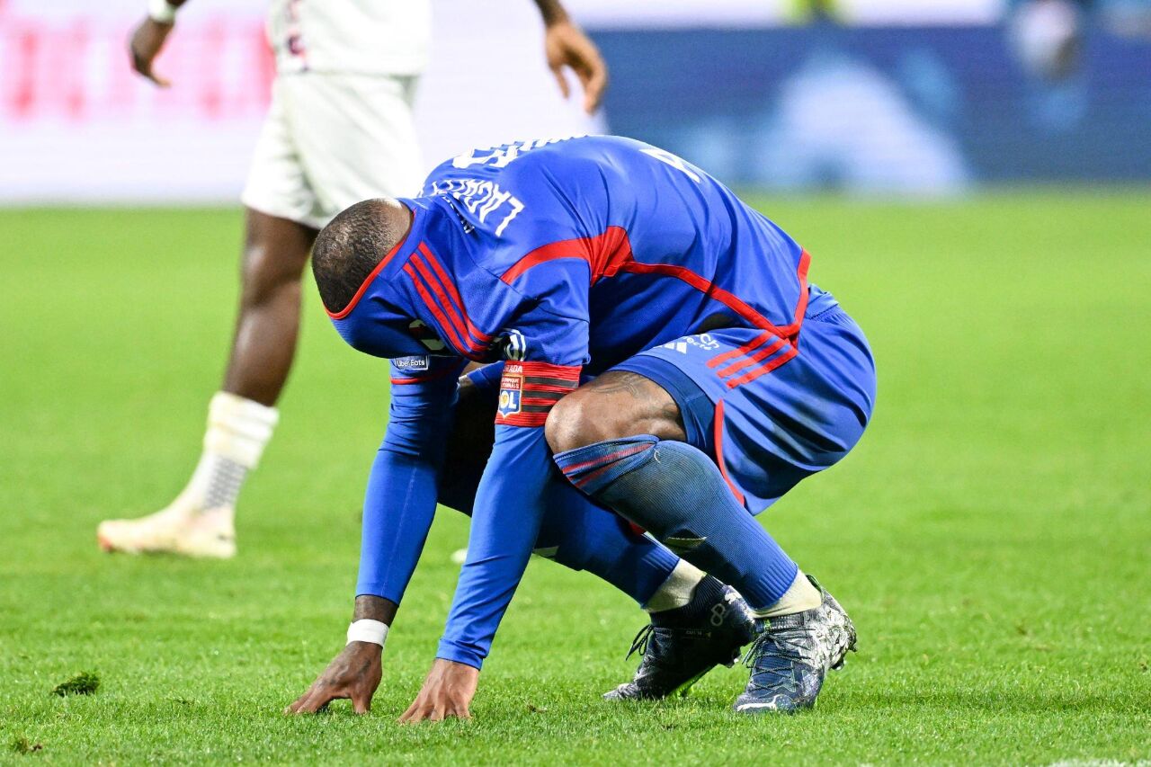 荷甲阿贾克斯腰斩怎么回事