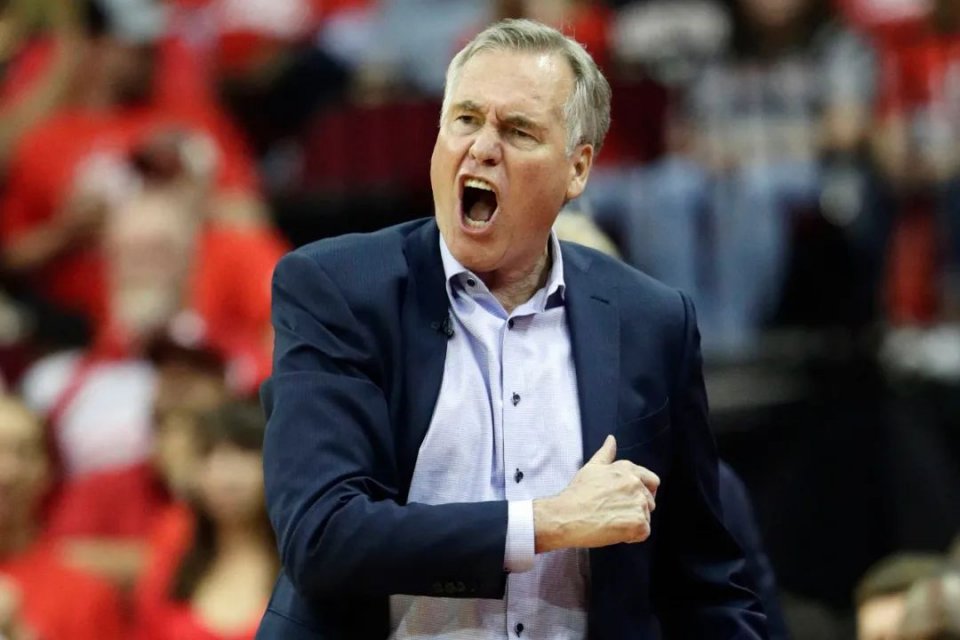 郭艾伦单防造成佩里走步