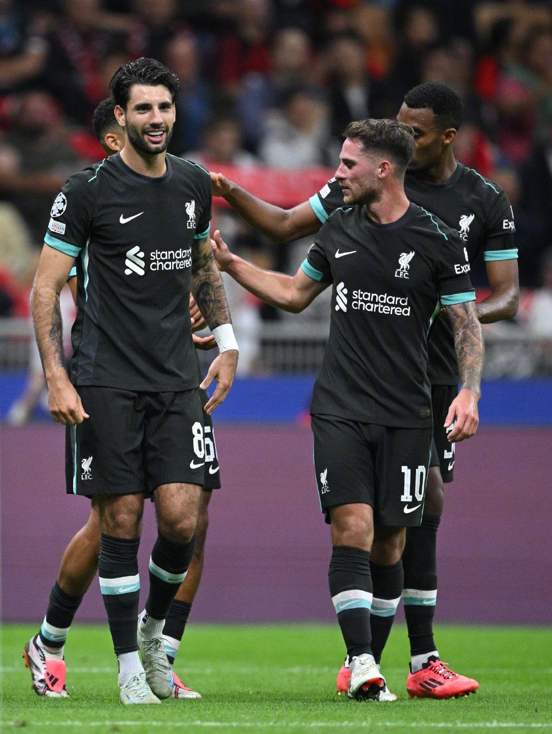 俄军4000吨级军舰剧烈爆炸