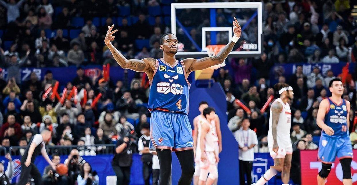 广东宏远发布备战花絮，转会期官宣签约，欧联任务艰巨，医务组通报恢复的简单介绍