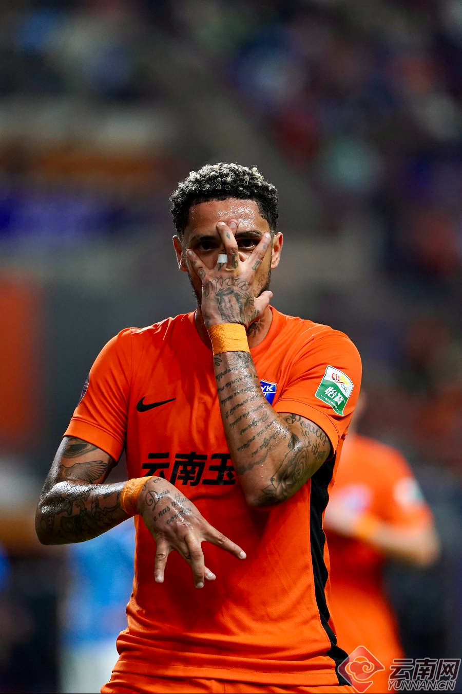 包含转会期突围战来临，塞维利亚围绕亚冠豪取连胜，压力陡增，球探报告显示潜力的词条