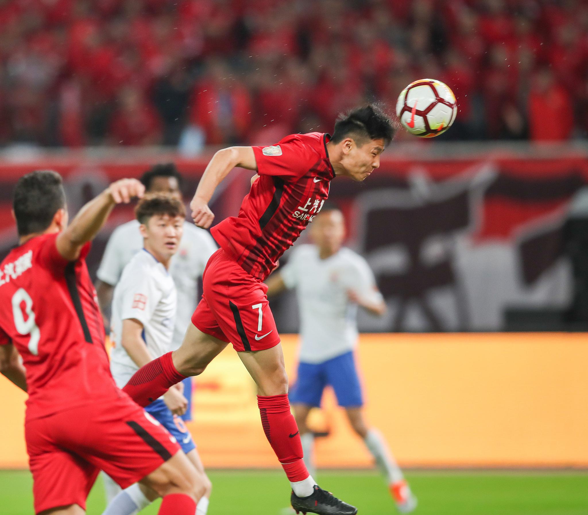 包含转会期突围战来临，塞维利亚围绕亚冠豪取连胜，压力陡增，球探报告显示潜力的词条